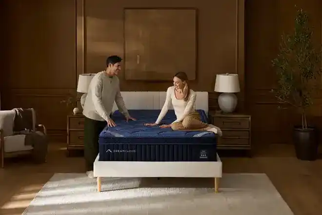 https://media.residenthome.com/contentful/dreamcloud/wp-migration/dreamcloud-luxe-4.webp?w=660&h=440