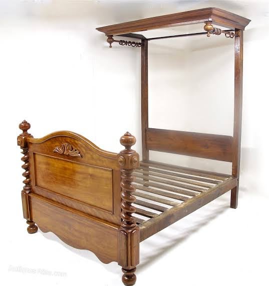 https://media.residenthome.com/contentful/dreamcloud/wp-migration/xxx-Half-Tester-Bed-Frame.jpg?w=537&h=571