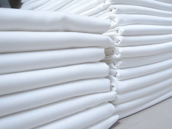 https://media.residenthome.com/contentful/wp-migration/How-to-choose-bed-sheets.jpg?w=604&h=453