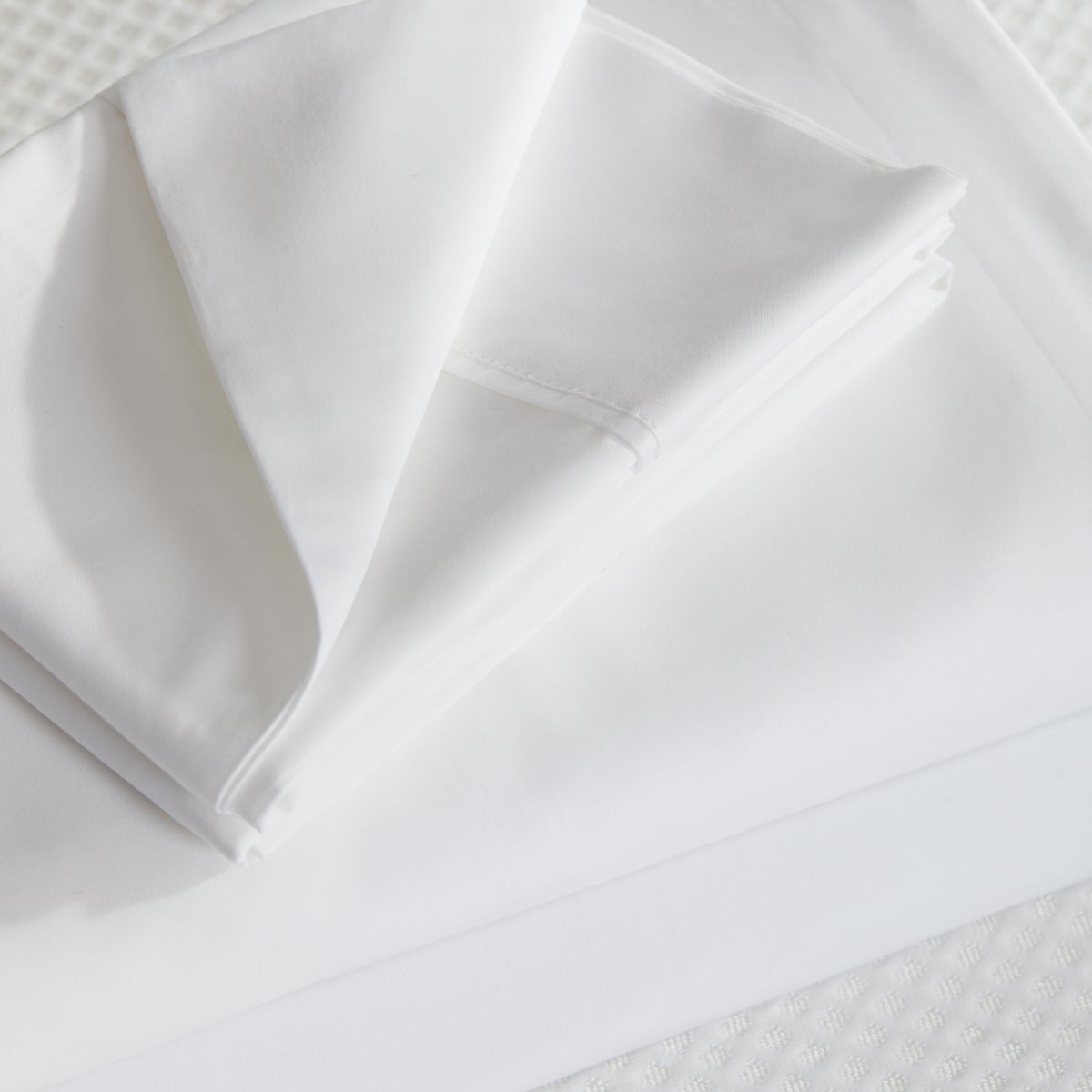 DreamCloud Serenity Sleep Bundle - Sheets, Pillows +
